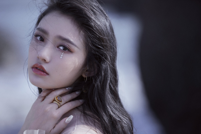 一年刷封20+！林允这张脸，凭什么在时尚圈这么