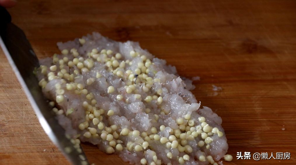 秋葵怎么做好吃？配上大虾这样蒸，吃起来又鲜又香，爽脆可口