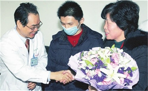 那個曾感動全國，每天暴走10公里割肝救子的武漢媽媽，現(xiàn)生活幸福