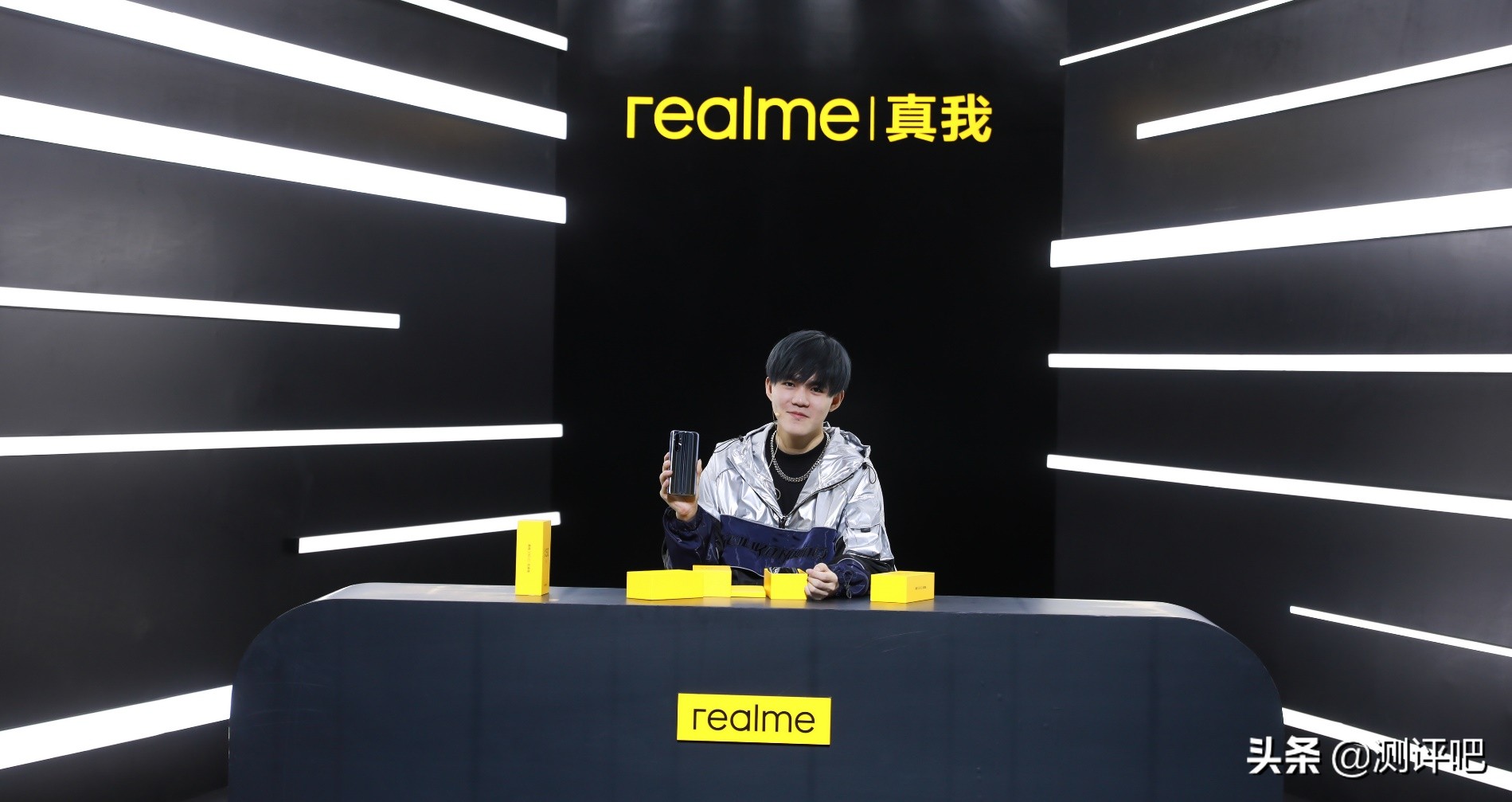 realme八大新品发布：骁龙865+65W闪充，X50 Pro玩家版仅售2699元