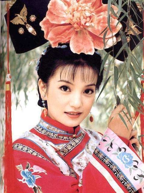 《还珠格格》过去这么久，大家都好吗？赵薇入豪门，一女星却惨死