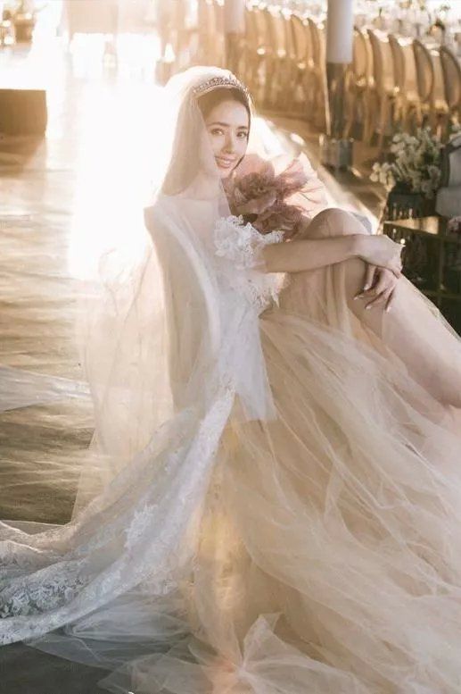 婚纱造型大盘点，热巴身材令人羡慕！可惜遇到