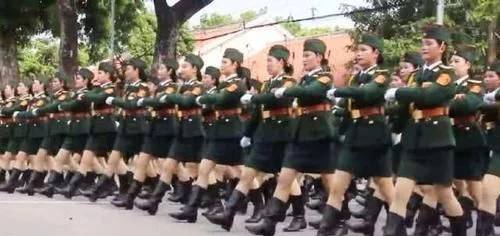 越南女兵入伍体检：什么都可以接受，唯独这一