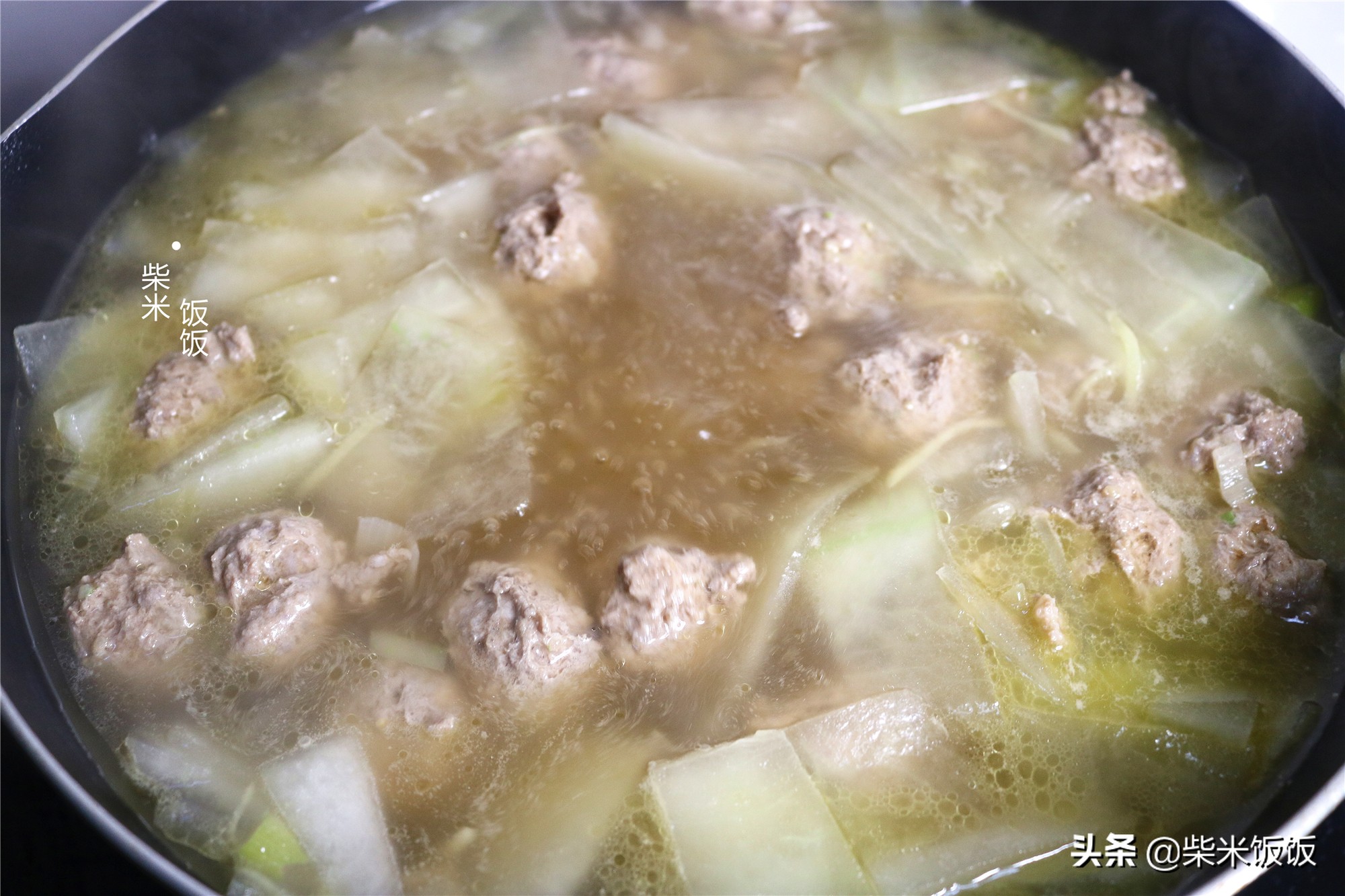 白菜和冬瓜一鍋煮，搭配自製肉丸太好吃，每人一碗，連湯也不剩