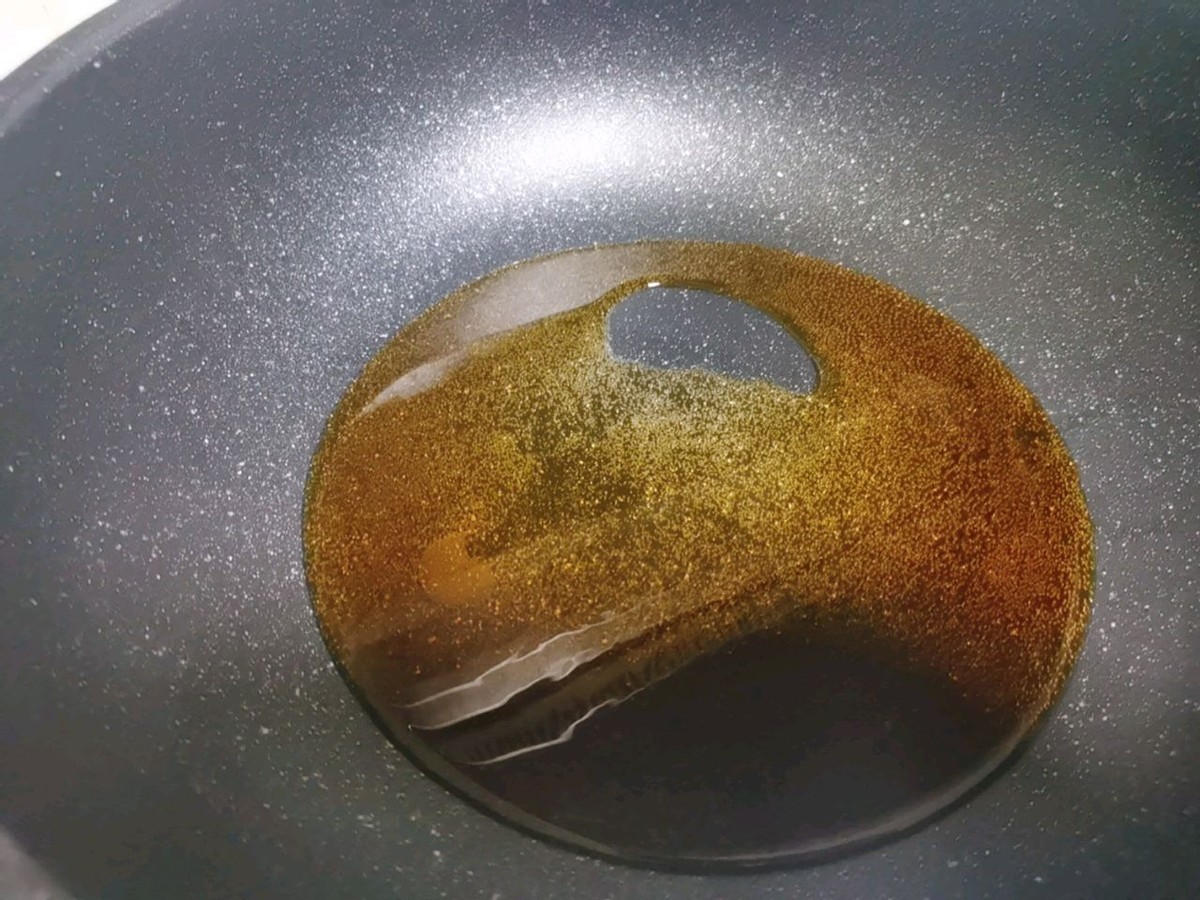 老姜和鸭肉一起炖煮，营养滋补，鲜美入味，好吃到舔手指