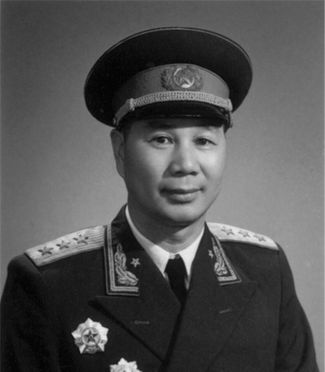 杨成武：长征的开路先锋，朝鲜战场上的硬汉，亲自护卫毛主席南巡