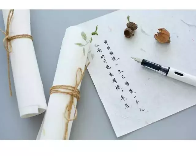把废纸撕碎,做美丽的鲜花再生纸,成品也太美了吧...