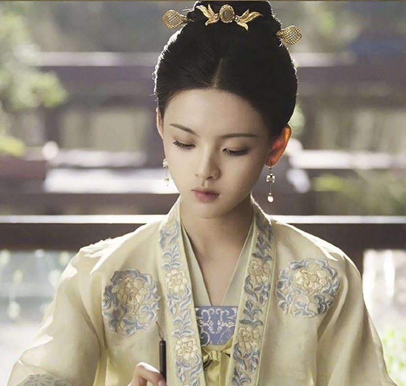 大龄女星们别演少女了，来，让这4位新人告诉你，什么才是真少女