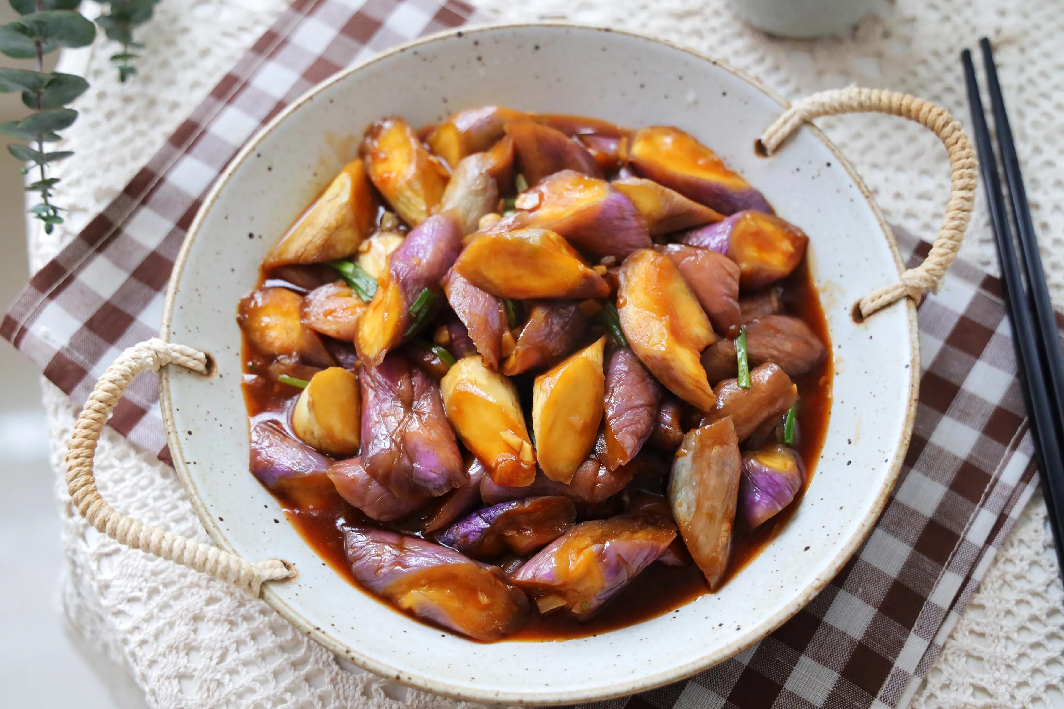 自從學會茄子這個做法，茄子再也不要過油了，一碗醬汁又香又下飯