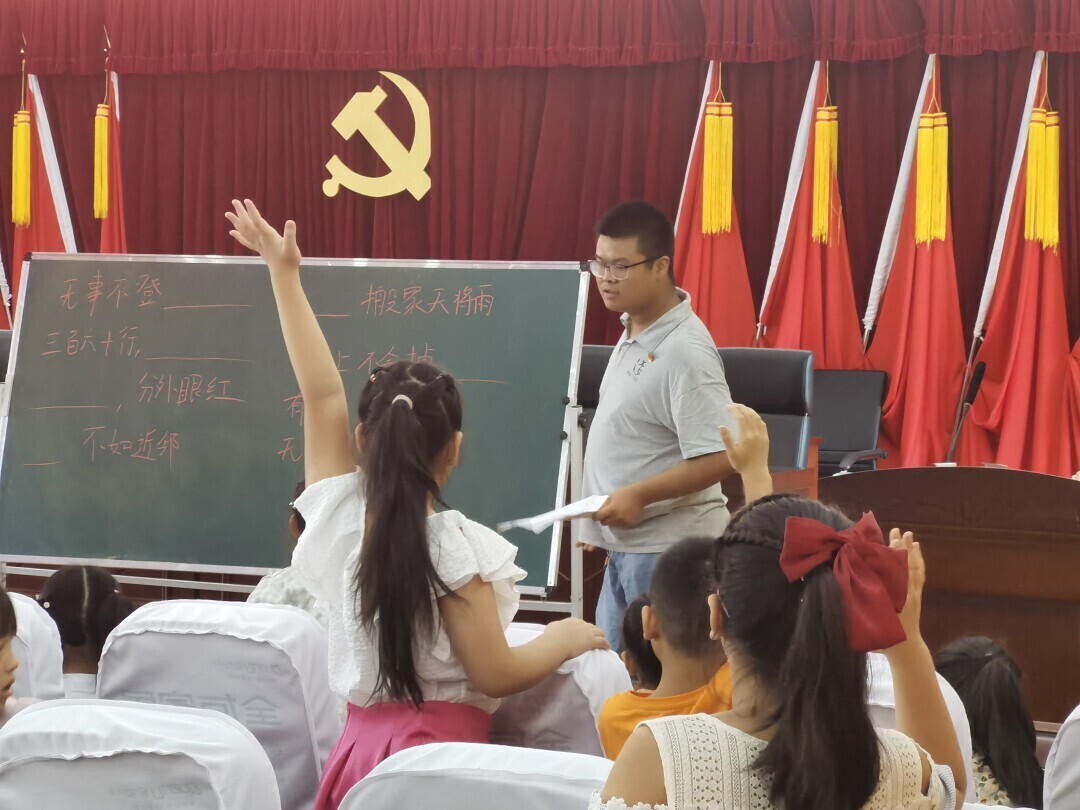 湖北学子三下乡：课堂漫说歇后语，熟语教学更有趣