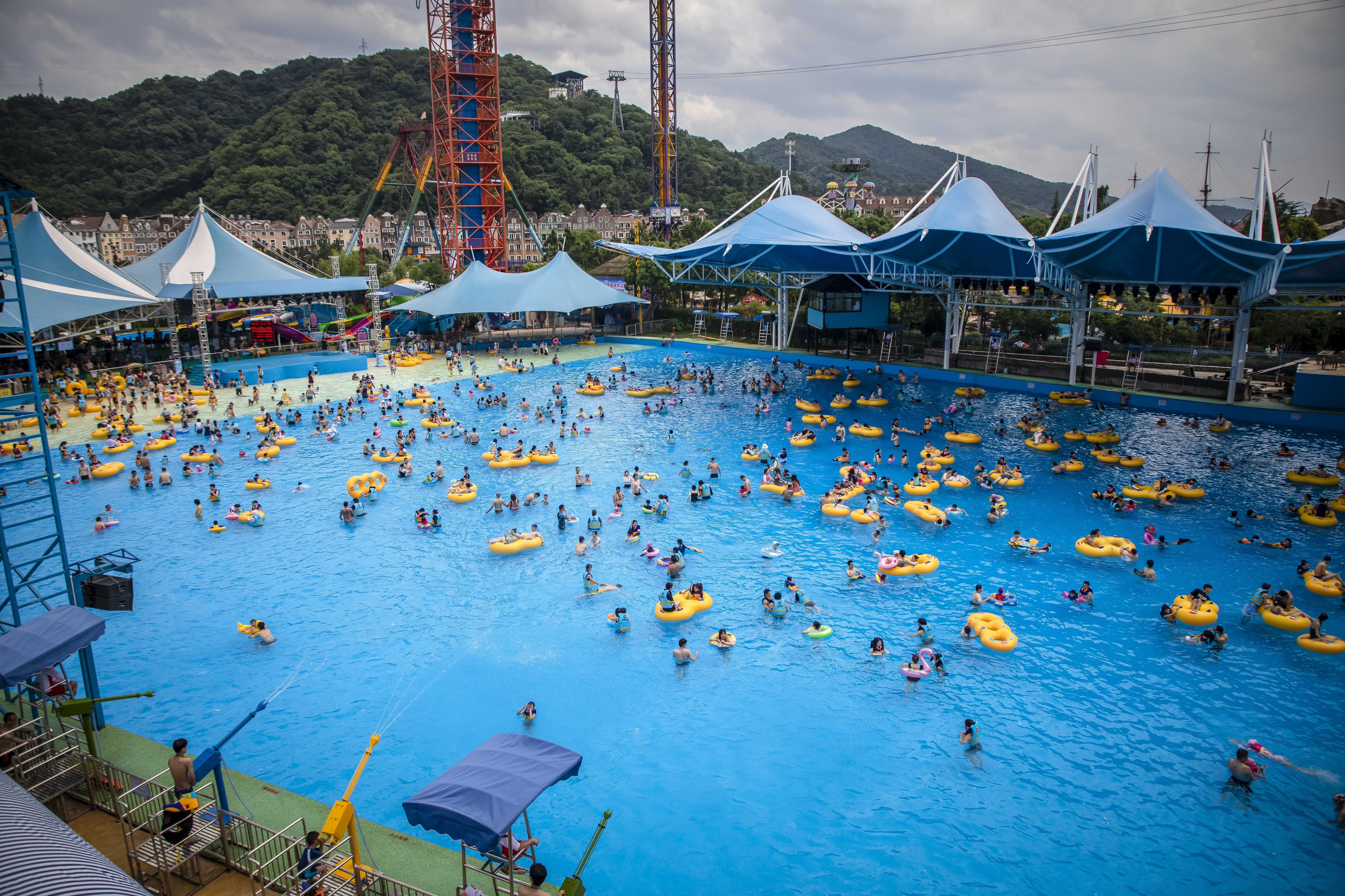 杭州夏季哪里可以避暑？去浪浪浪水乐园来一场水上蹦迪狂欢吧