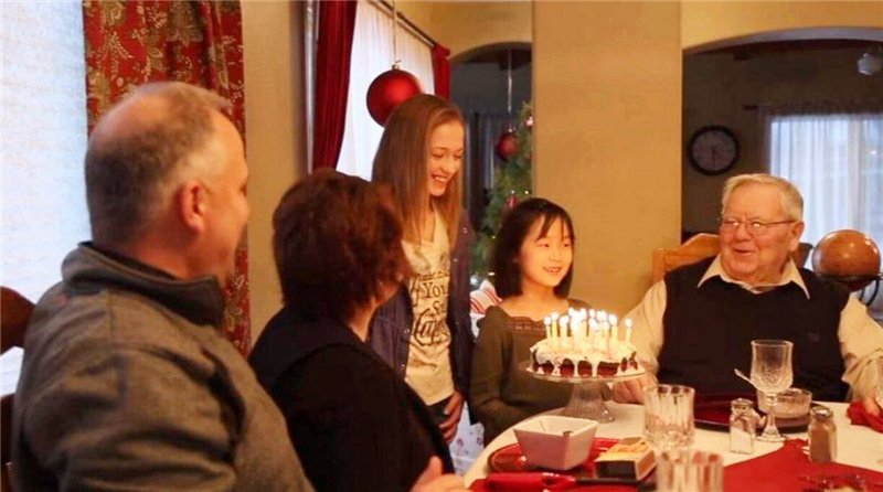 18年来，美国收养8万多中国儿童，为何几乎全是“女孩”？