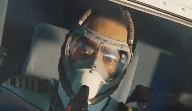 飞行员故意关闭发动机，飞机直接坠向大西洋，