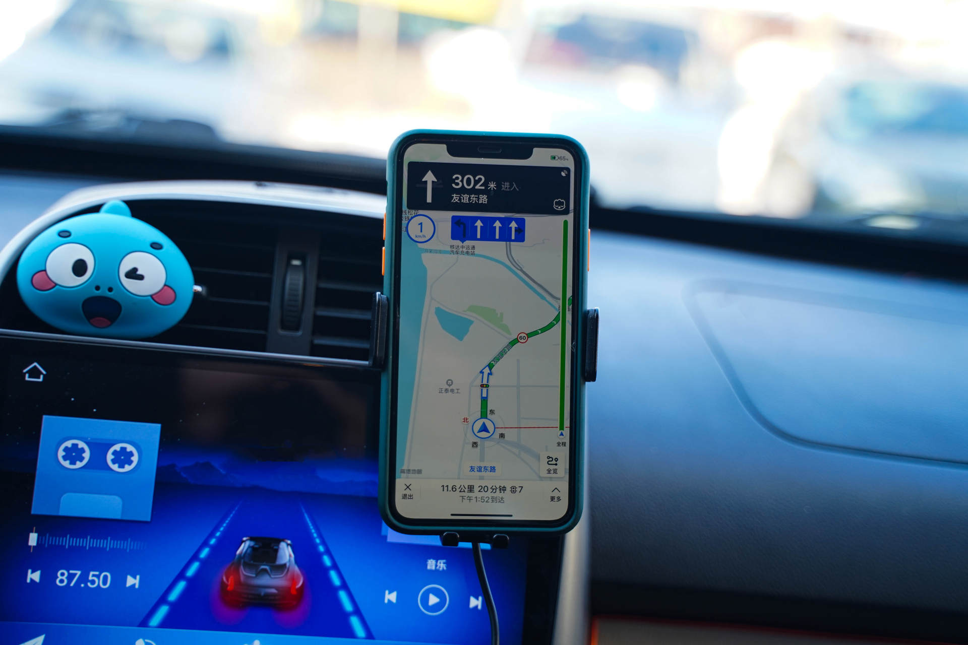 张弛有度，15W快充入手MOMAX摩米士车载无线充电手机支架