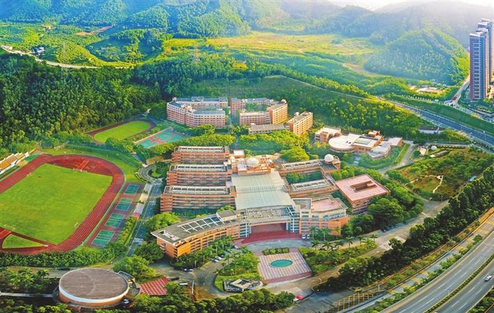 深圳市龍城高級(jí)中學(xué)怎么樣?發(fā)揮龍頭效應(yīng)(圖1)