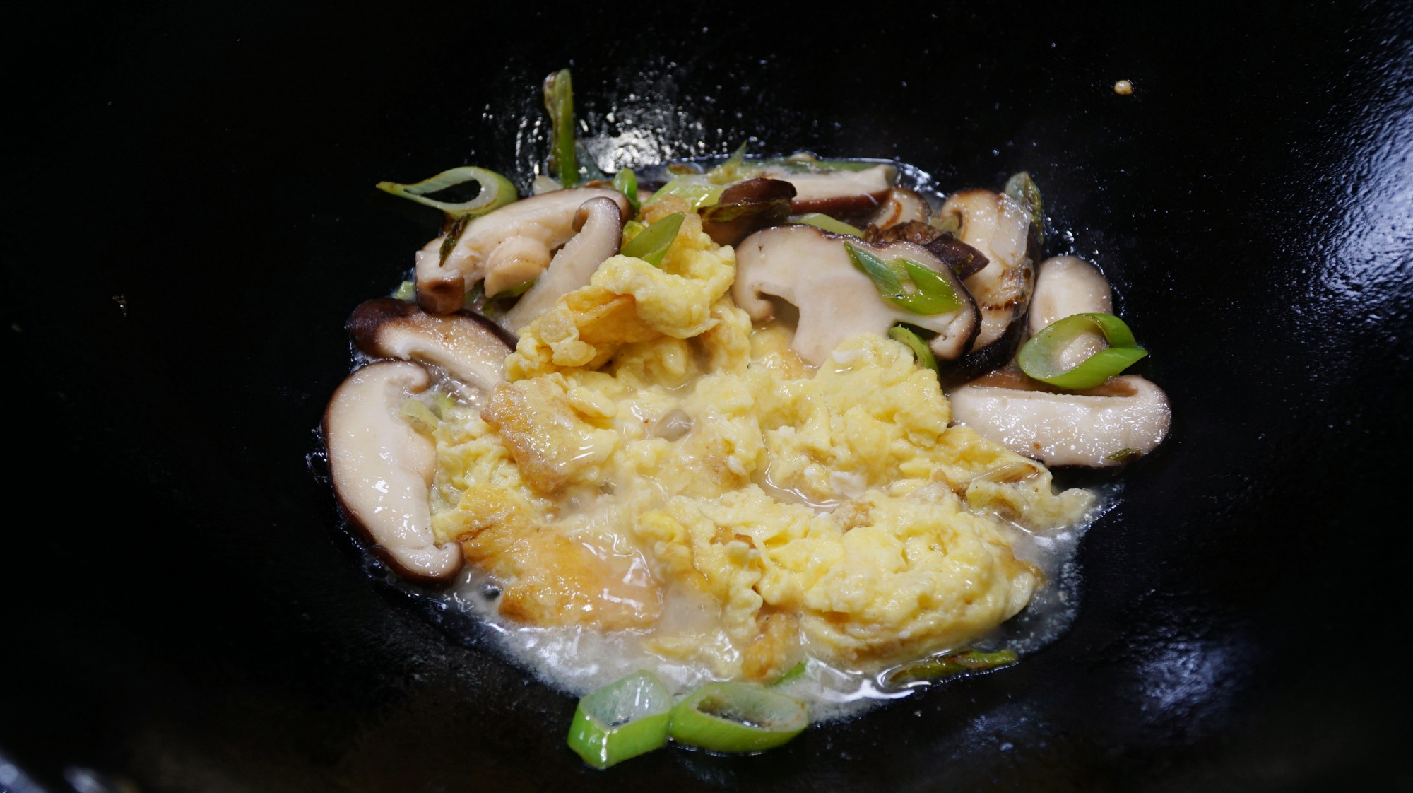 不管剩馒头剩油条，我家从不蒸着吃，学会一招