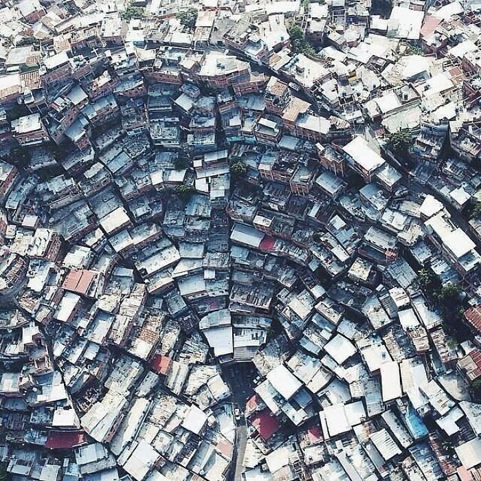34张罕见的城市照片，印度穷人与富人只隔一条街，却永远无法翻越