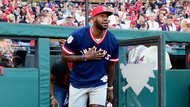 Congratulation! Zhanmusi becomes one of bosses of red socks team formally, field inside and outside is the youth's example