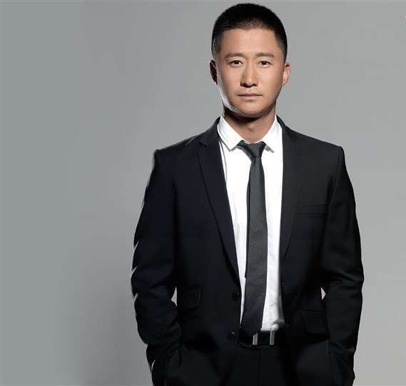 硬汉吴京的蜜糖婚姻：20亿身价背后，是妻子谢楠的一句“我养你”
