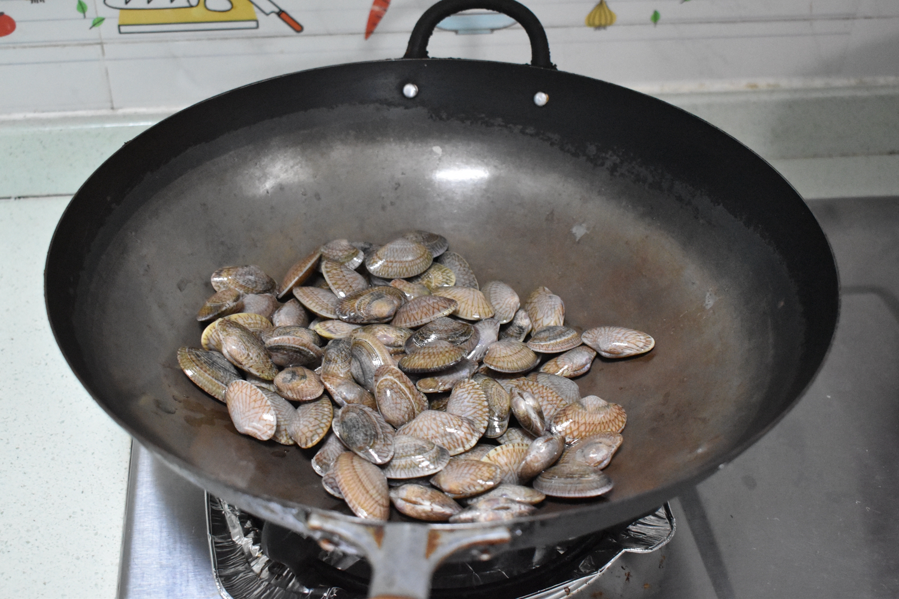 夏天吃它最鲜美，很多人第一步就做错了，这样简单炒一炒好吃营养