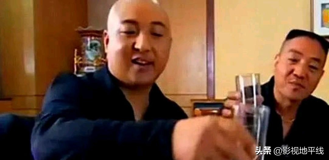 《扫黑风暴》里“不务正业”的两位配角，演技