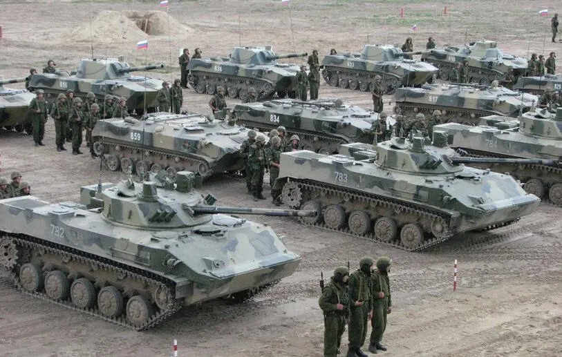 下一代空降战车前，让空降兵先坐到轮子上