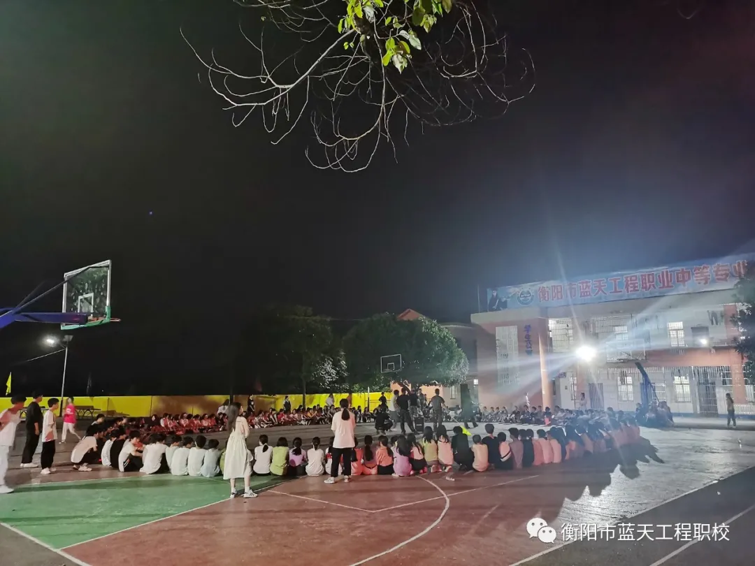 衡阳市蓝天工程学校开展2019级学生团队凝聚力课程