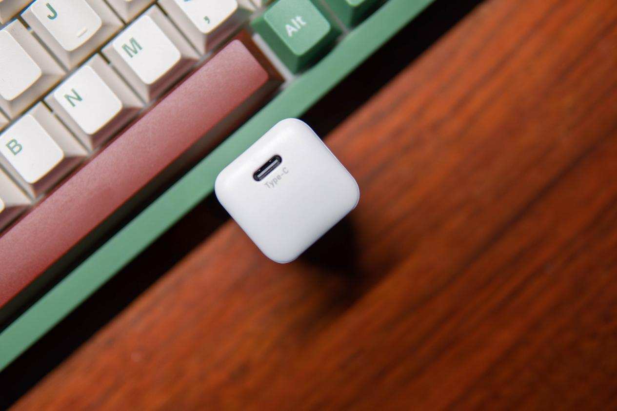 为iPhone12而生，移速PD 20W快充头，小巧好用