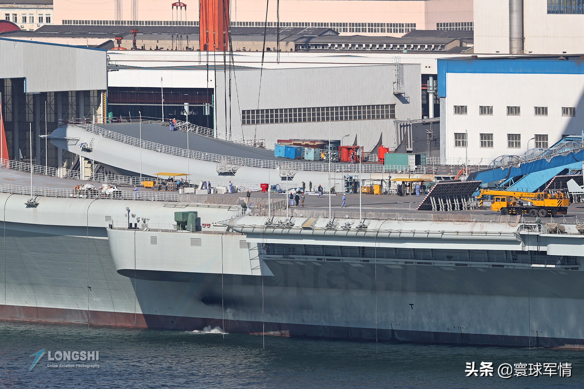 解放军两大航母战斗群连续现身台海，海军高调曝航程，环球网：“杀鸡用牛刀”未尝不可