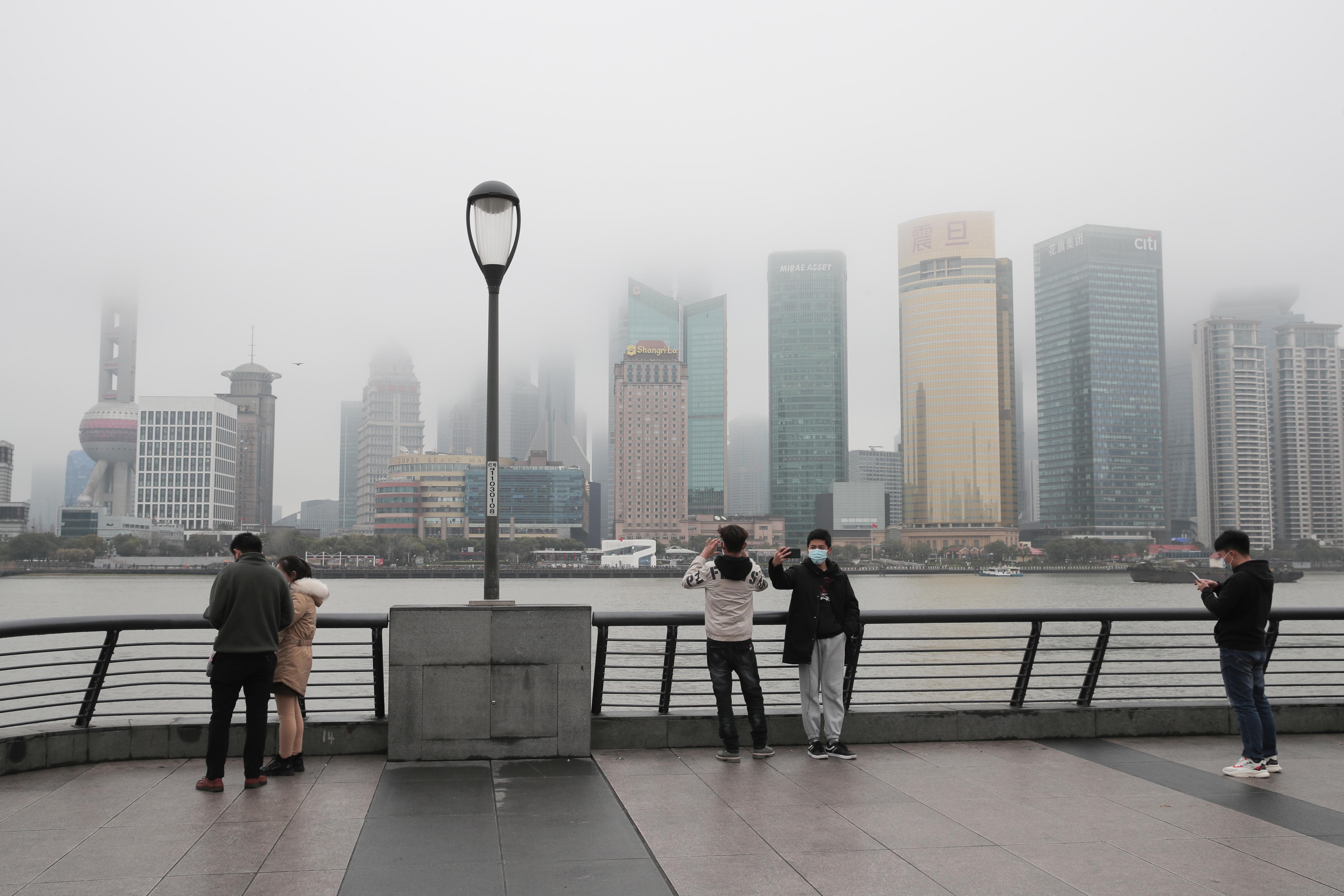 上海黃浦江上空雲霧繚繞 魔都 四件套 被髮射 馮佳拍片兒 Mdeditor