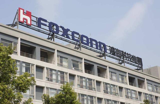 富士康布局半导体，已用上国产光刻机？没想到郭台铭速度如此之快