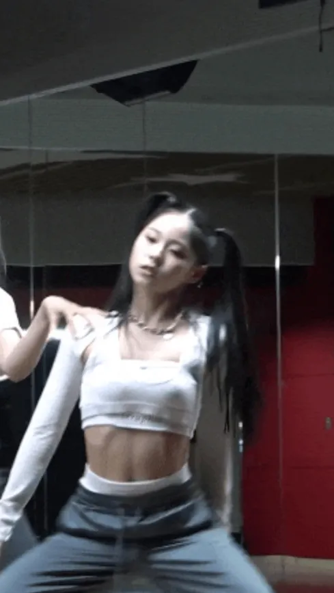 SM为何无法“舍弃”陷入争议的IRENE;JYP成员酷似礼志和Karina?