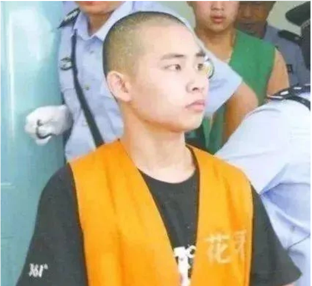 17岁少年13天内杀9人，2010年被捕时称自己未成年，不怕