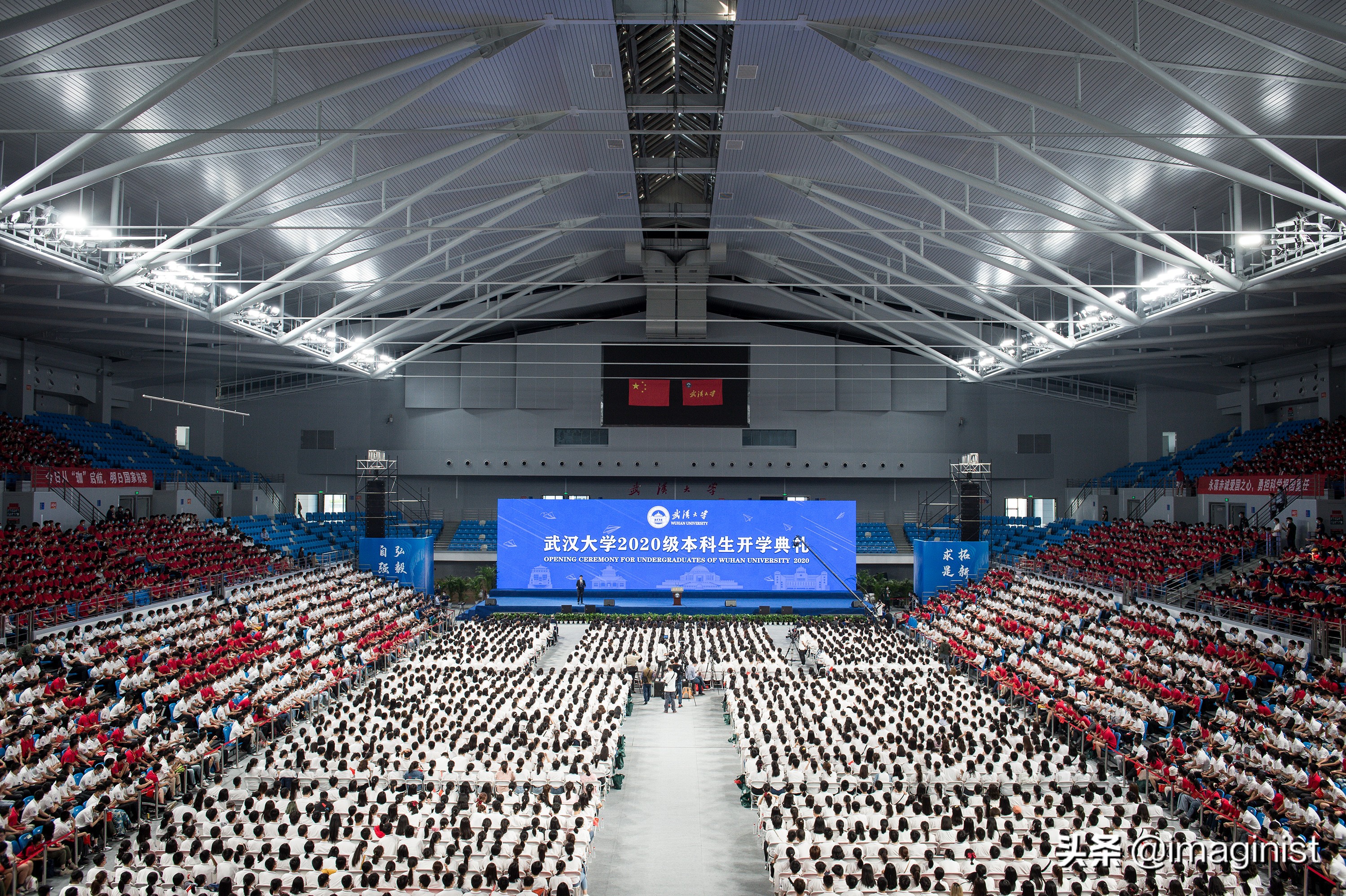 武大举行本科开学典礼,7000多名新生齐唱《夜空中最亮的星》