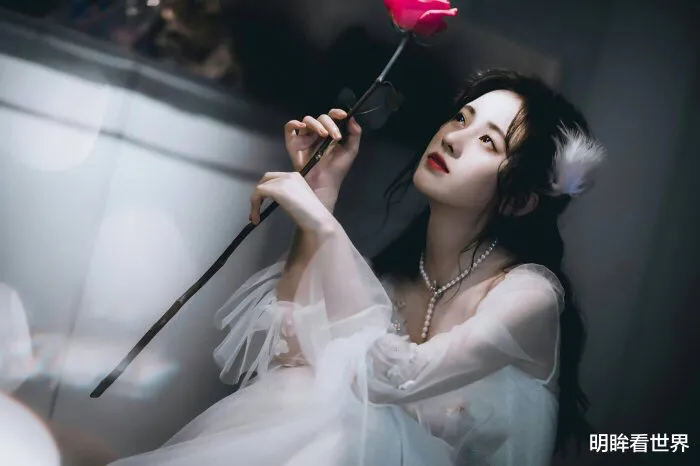 身高和样貌严重违和的明星：刘昊然竟然一米八