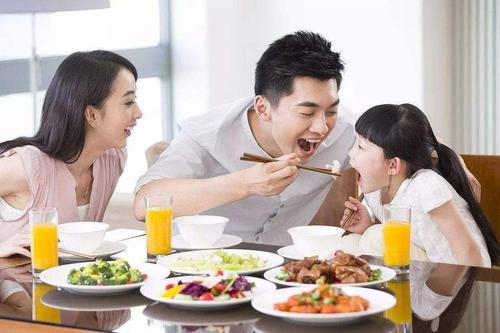 女童被奶奶喂放4年冬瓜水住进ICU，医生提醒：少让孩子吃这些