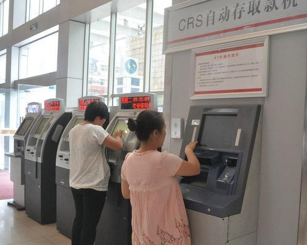 银行失误把储户800元打成800万，储户拿走钱花完，需要归还吗？