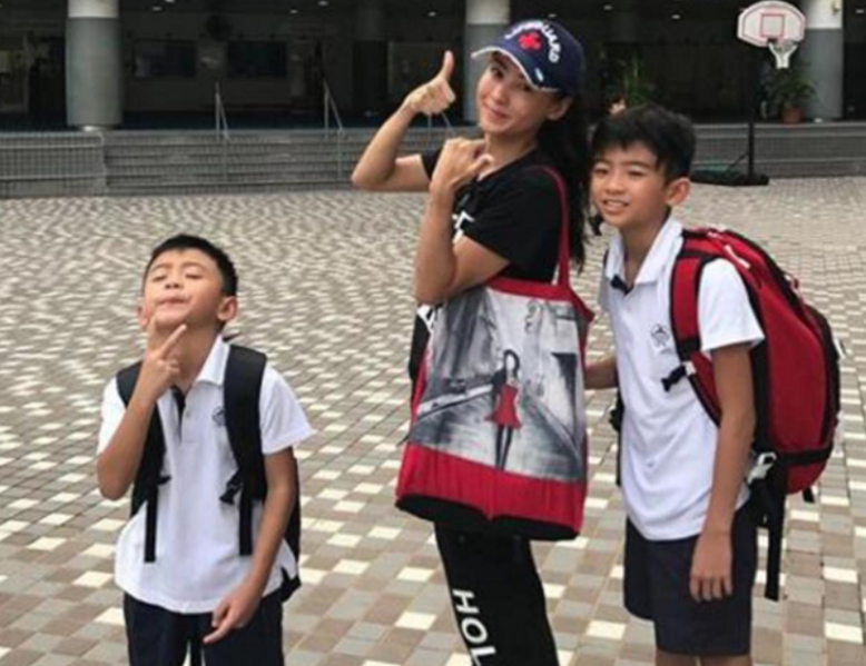 14歲Lucas燙爆炸頭，耍酷性格極像謝霆鋒，張柏芝巧妙與兒子相處