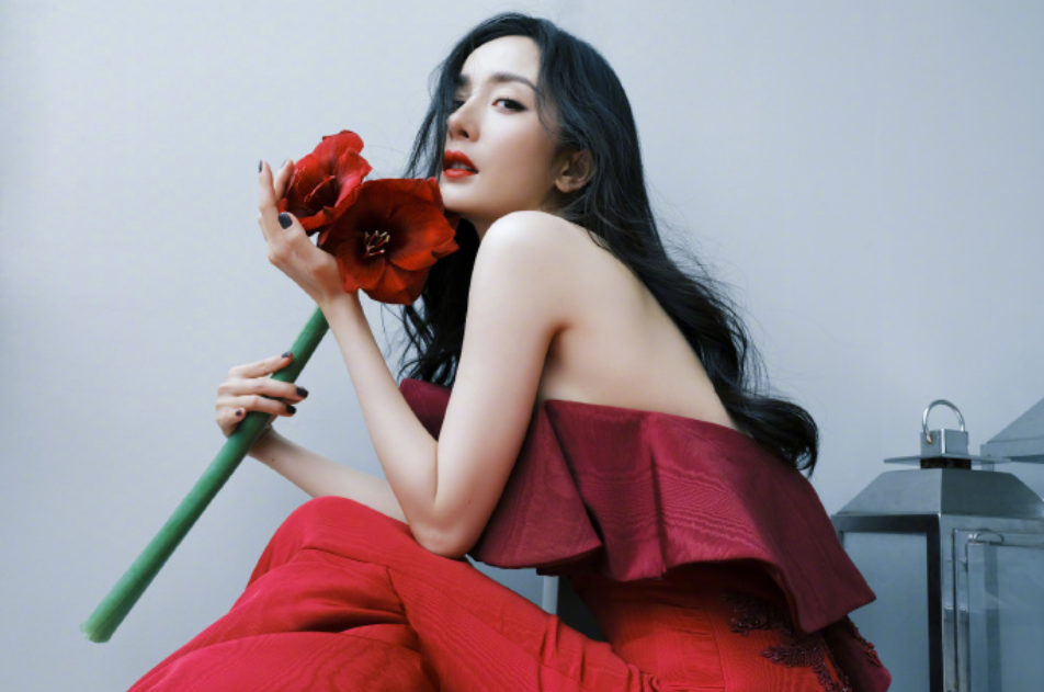 网媒曝艺人红黑榜！黄晓明杨幂被夸随和敬业，黑榜奇葩指向性明显