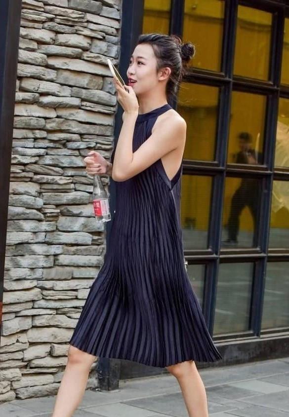 路人街拍：我也相信爱可以排除万难；只是，万