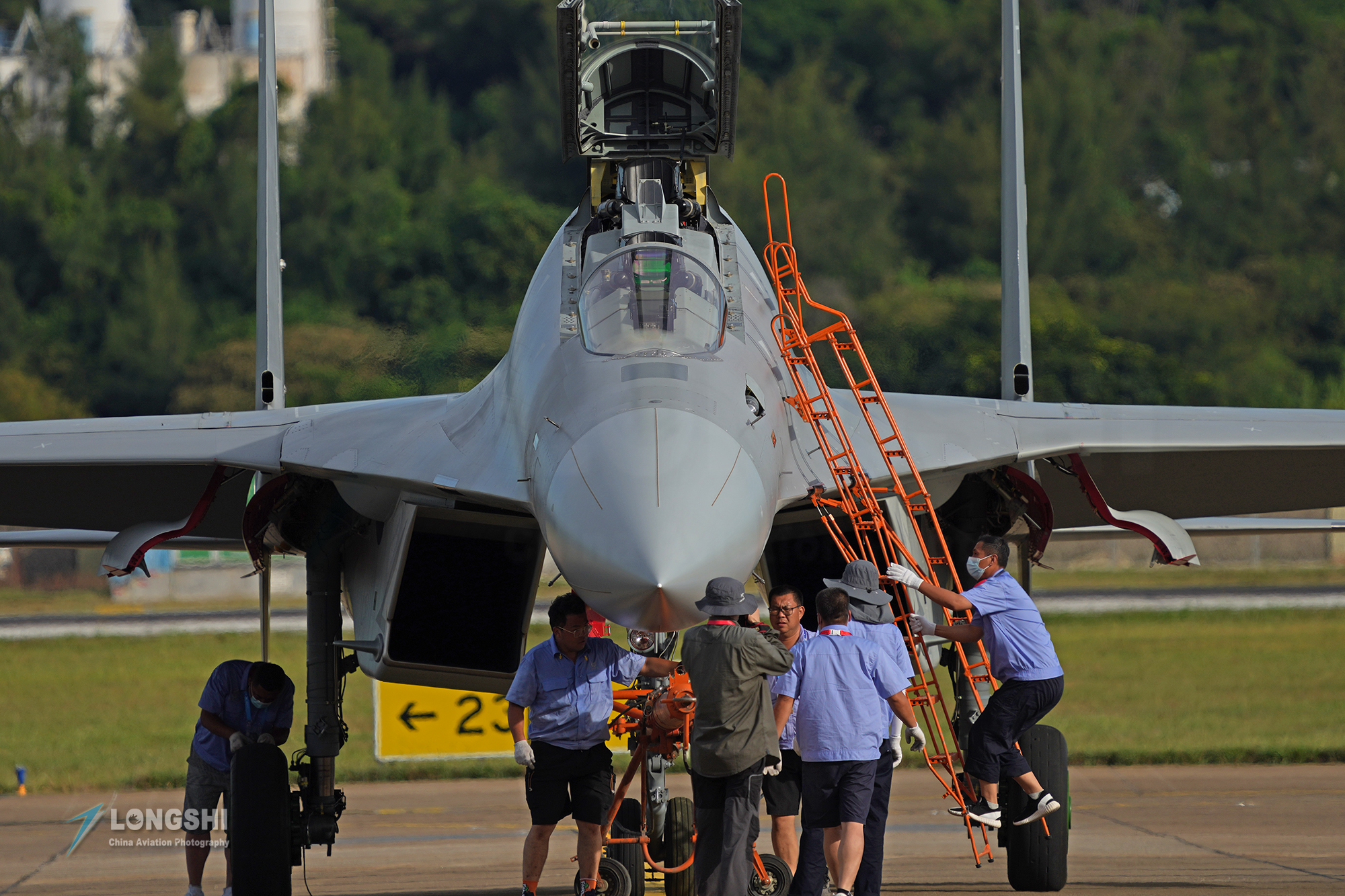 �麣��չ��Ļ�ڼ�����16����ս�������ǳ�������EA-18G¢�ϲ���