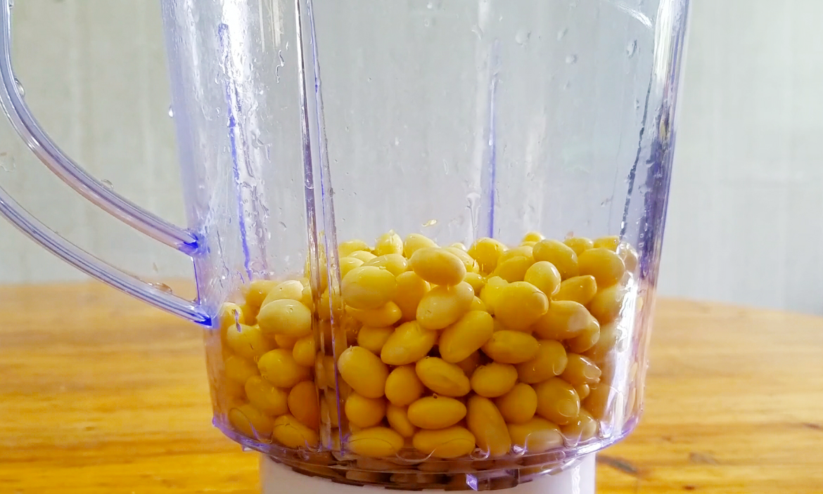 想吃豆腐不用出去買啦，教你在家做，用白醋點豆腐，一次就成功