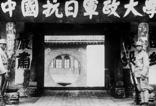开国中将聂凤智：八路军里的宠妻达人，5分钟不见妻子就连声呼唤
