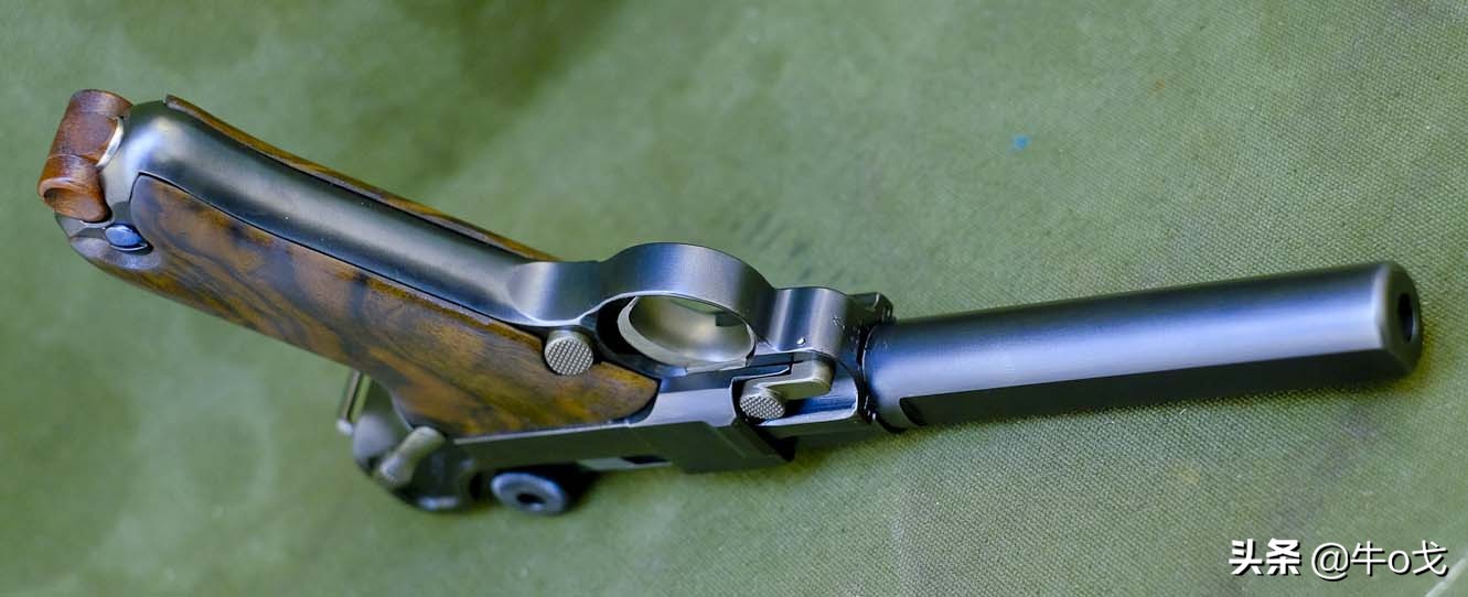 欣赏一支限量定制版的鲁格手枪