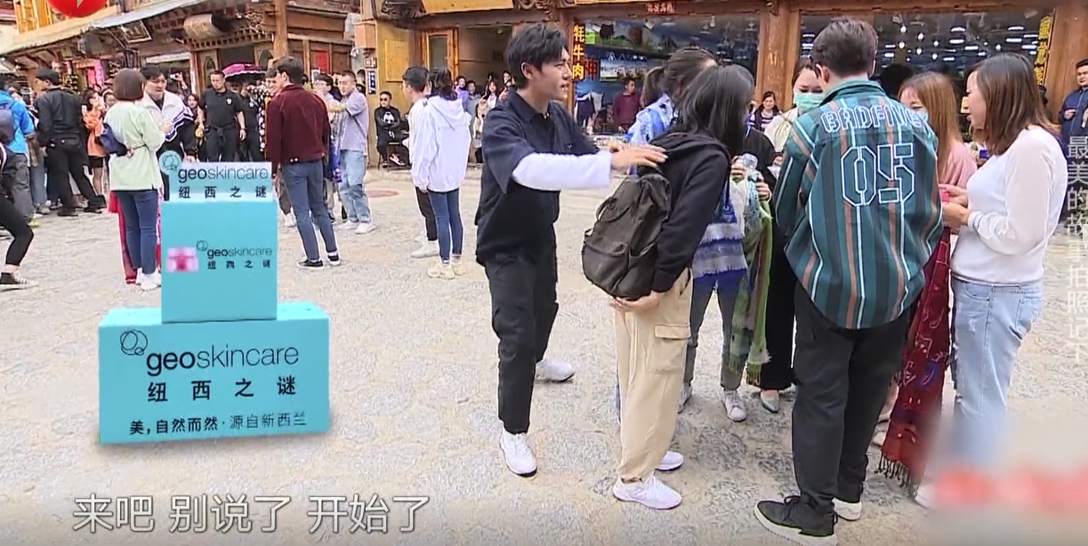 涵养不是装出来的！王珞丹利用素人拍照被指太粗鲁