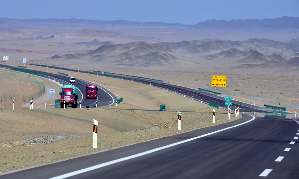 基建狂魔穿越500公裏無人區，修建世界最長沙漠公路