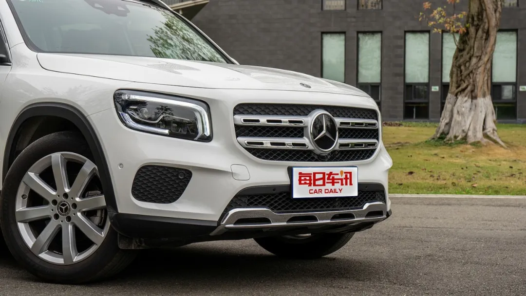 30多万+7座SUV+奔驰，GLB胜在同级“唯一性”|试驾