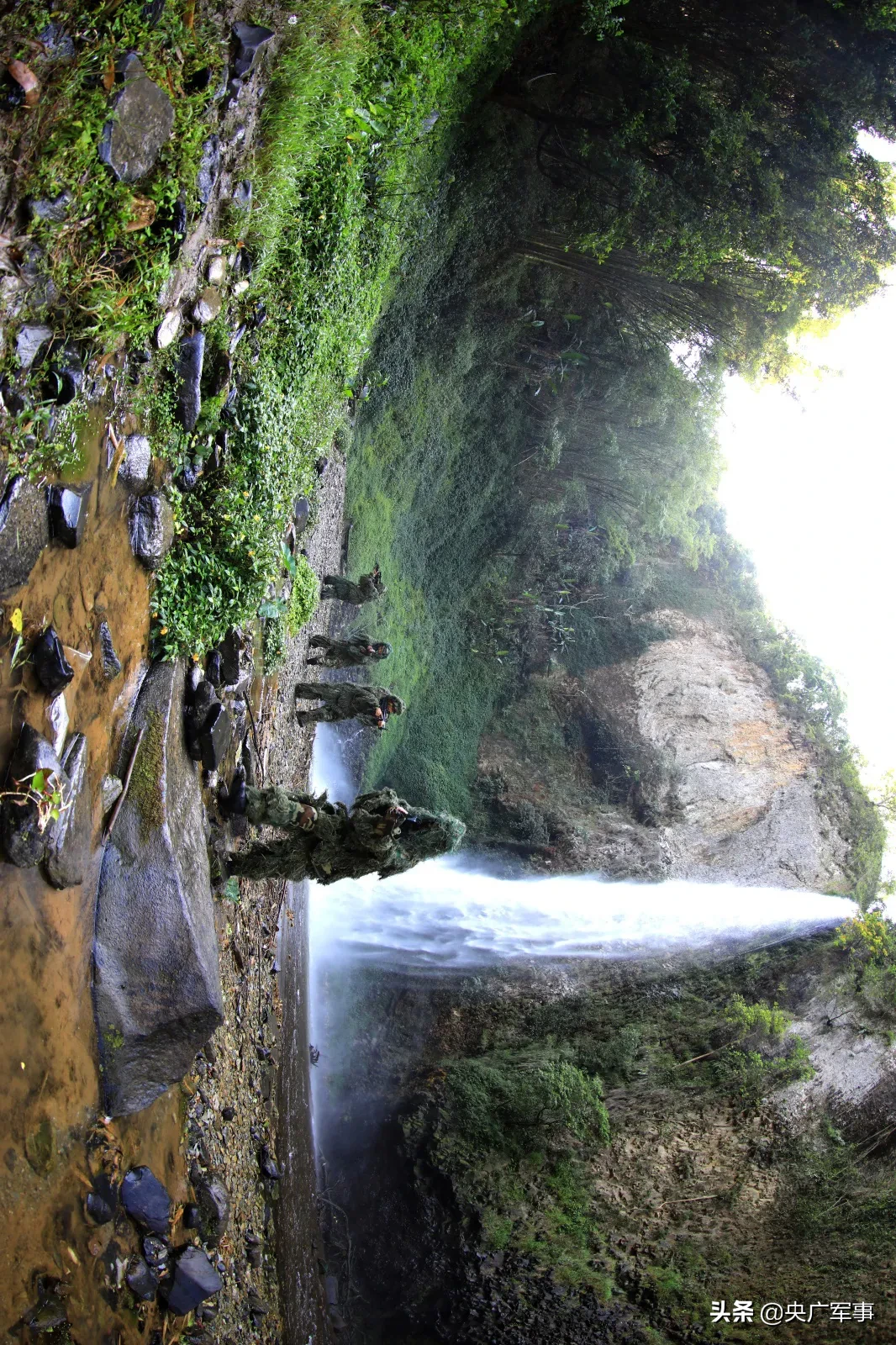 熱帶山岳叢林，偵察兵展開武裝滲透破襲