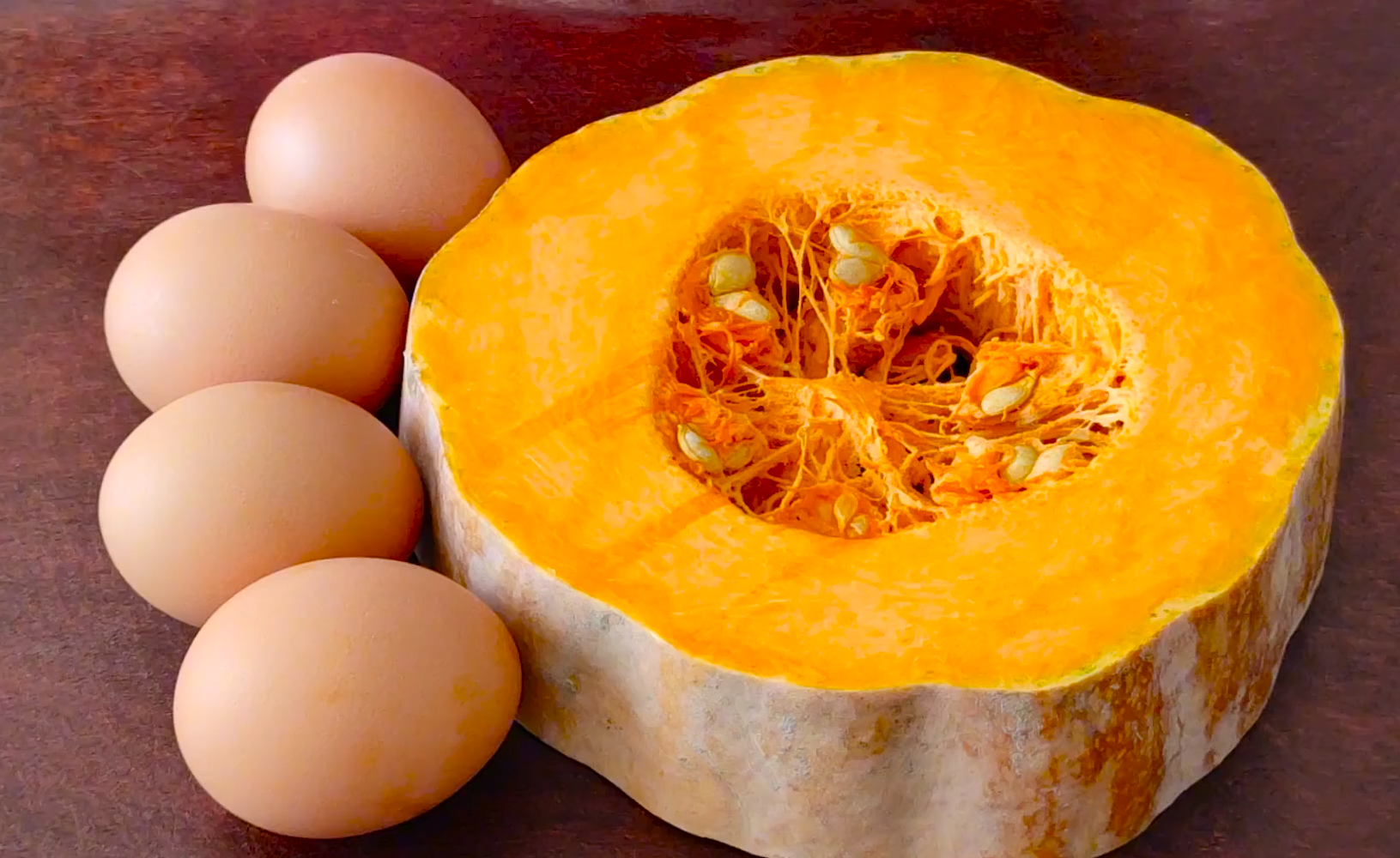 Eat more pumpkins in the fall, add 4 eggs, do not steam, boil, or fry, and eat them as soon as they are served.