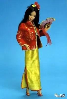 陪伴大家長大的芭比娃娃，也根據流行審美悄悄的換臉呢